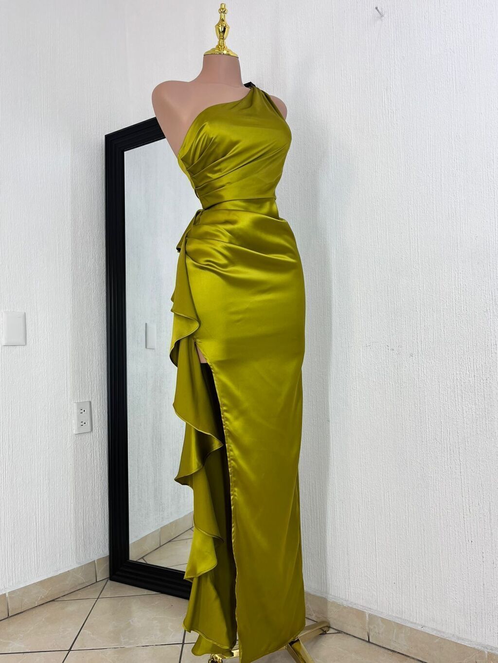 Vestido maxi verde lima vista frontal completa