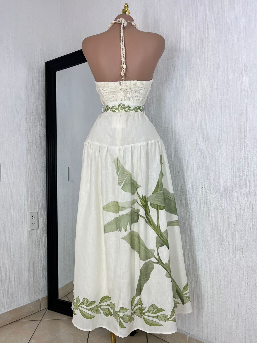 Vestido maxi tropical ivory detalle de estampado y tela