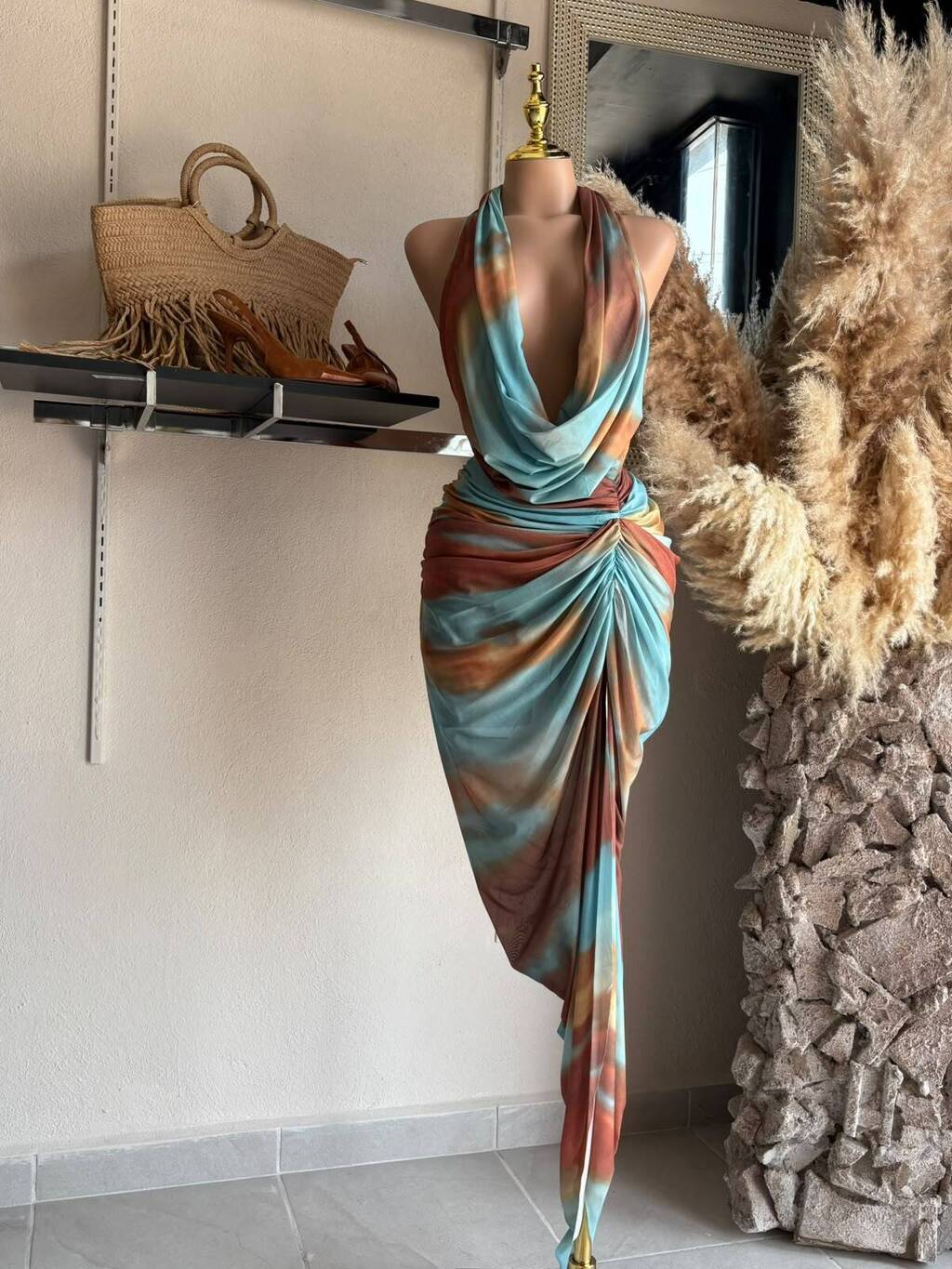 Vestido multicolor drapeado vista frontal completa