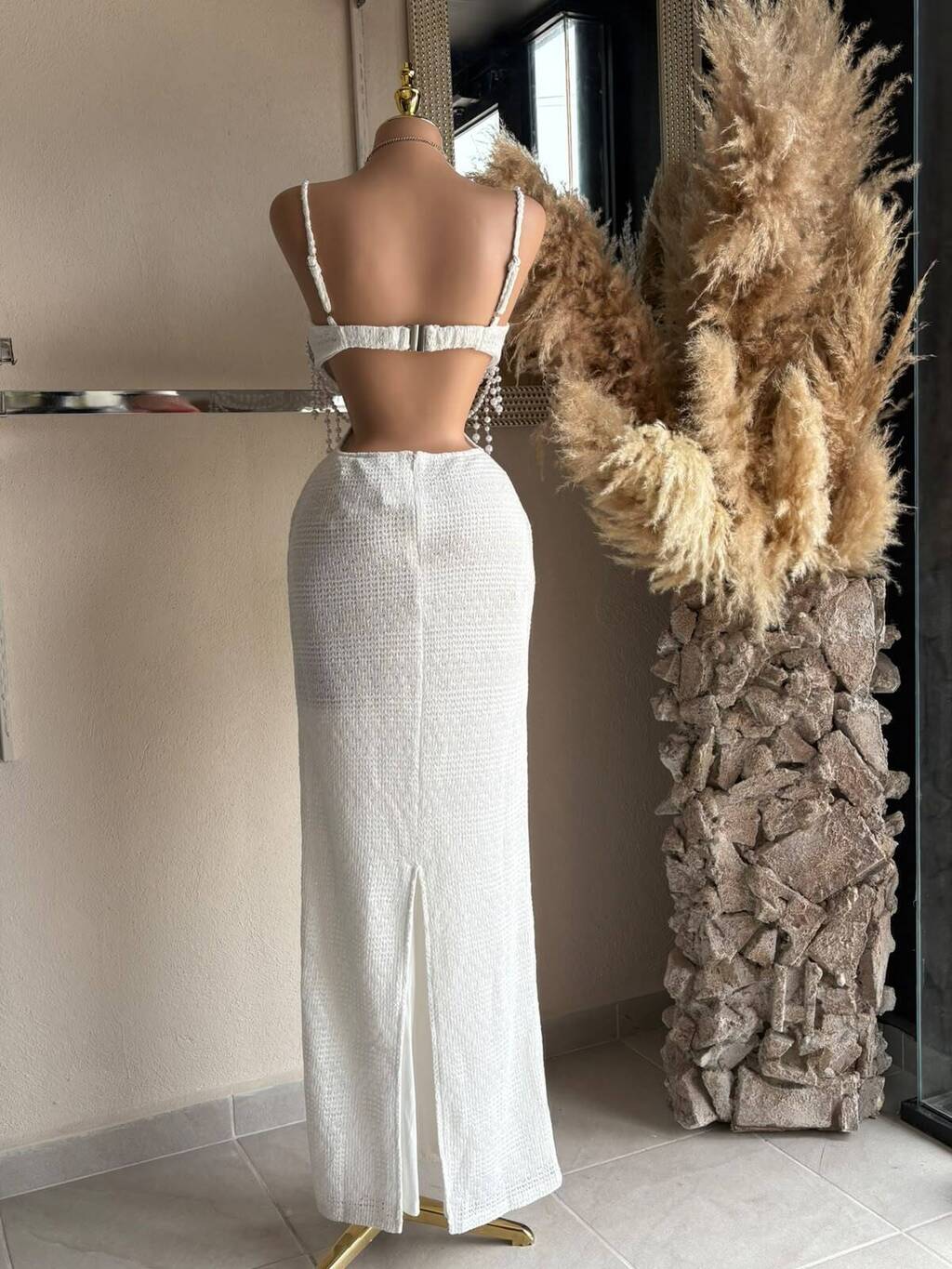Vestido largo perlas ivory detalle de tela y acabado
