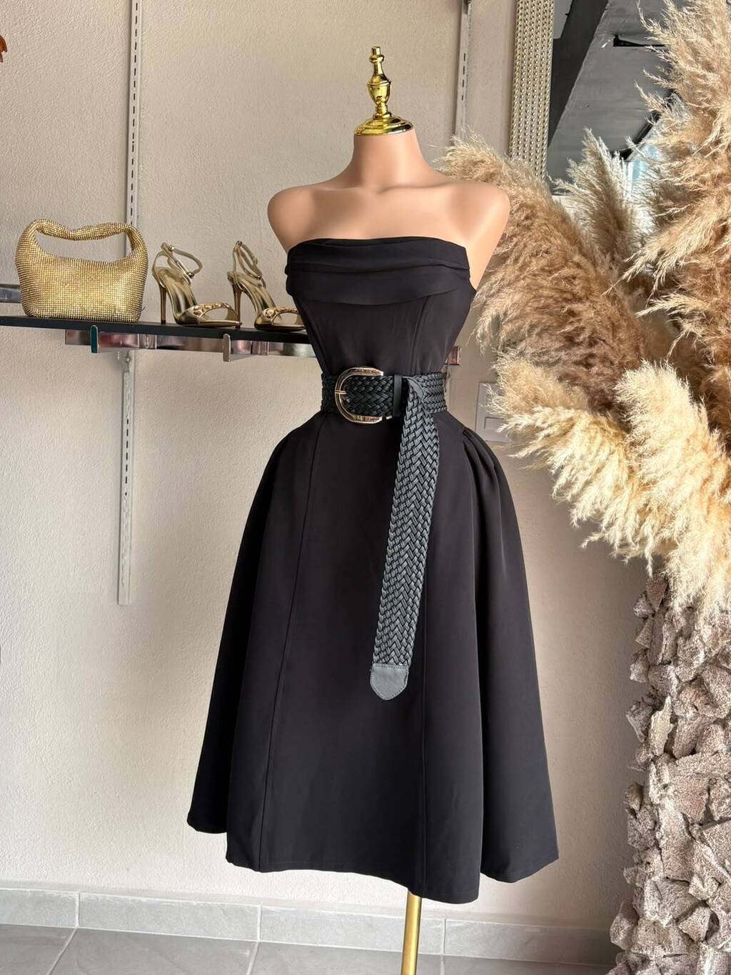 Vestido strapless de gala silueta completa frontal