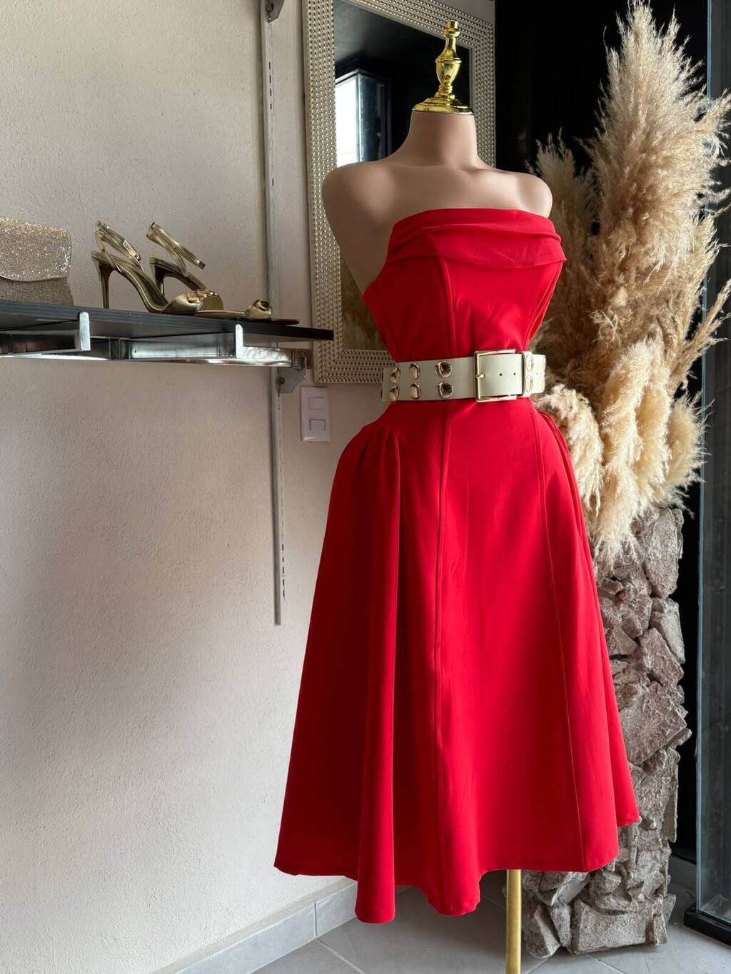 Vestido strapless rojo de gala look completo MB Mayte Barrera